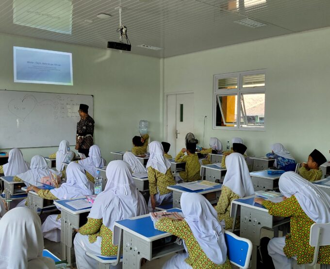 MIN 3 Bantul Tanamkan Nilai Integritas "Panca Cinta" Melalui Pembelajaran Fikih Materi Khitan di Kelas 4A