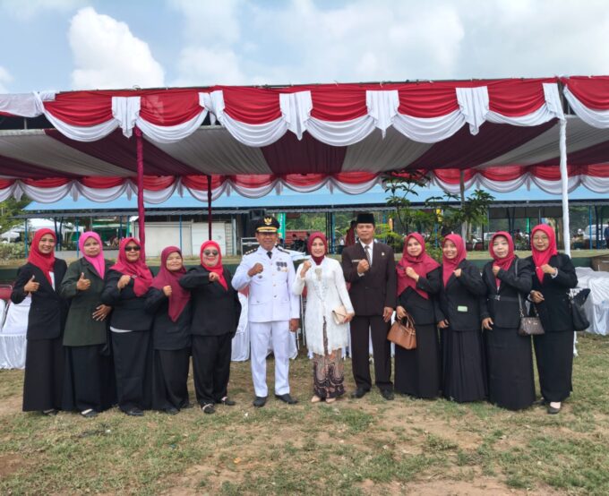 Perkuat Sinergi Pendidikan, Kepala MIN 3 Bantul Hadiri Upacara HUT RI di Lapangan Triwidadi Pajangan