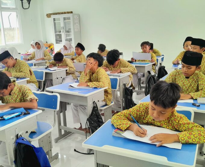 Tumbuhkan Karakter Nasionalisme Melalui Seni, MIN 3 Bantul Gelar Lomba Menggambar Fase B Semarak HUT RI ke-81