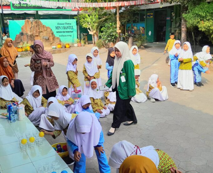 Gebyar HUT RI ke-81: MIN 3 Bantul Gelar Lomba Menyusun Warna untuk Murid Fase A