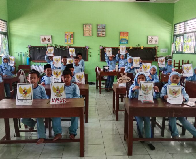 Tumbuhkan Karakter Cinta Tanah Air, Siswa Kelas 2A MIN 3 Bantul Padukan Nilai Pancasila dan Kreasi Warna