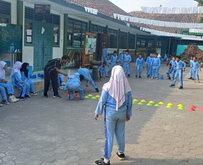 Ciptakan Suasana Belajar Menyenangkan, Siswa Kelas 4 MIN 3 Bantul Asah Ketangkasan Lewat Permainan Cone Mangkok