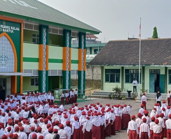 MIN 3 Bantul Gelar Upacara Bendera Rutin, Kepala Madrasah Tekankan Pentingnya Kedisiplinan dan Tanggung Jawab