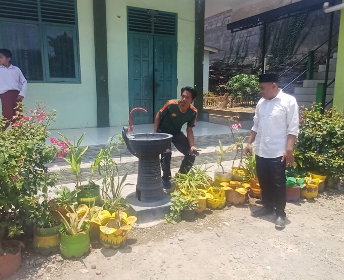 Wujudkan Madrasah Asri dan Indah, Tim Adiwiyata MIN 3 Bantul Tinjau Lingkungan Madrasah