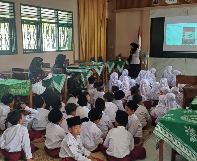 Serunya Jadi “Detektif Daun Cantik”: Siswa Fase A MIN 3 Bantul Antusias Belajar Membuat Ecoprint