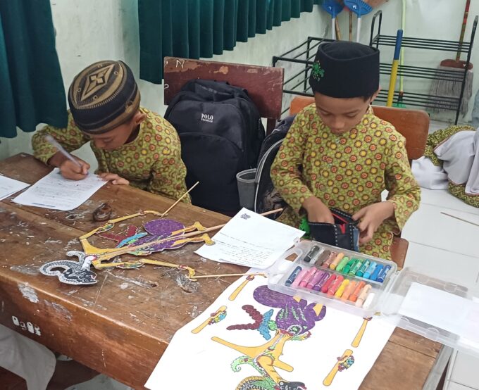 Optimalkan Kreativitas dan Pelestarian Budaya, MIN 3 Bantul Gelar Proyek Kokurikuler Pembuatan Wayang Bahan Bekas bagi Siswa Fase B