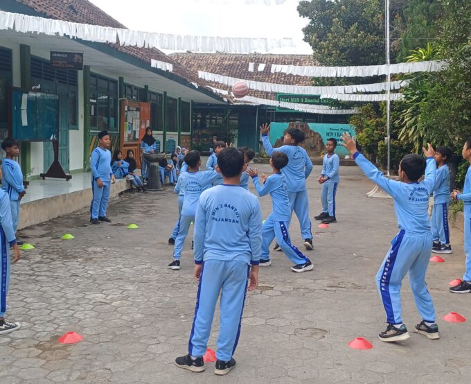 Transformasi Edukasi Kinestetik: Inovasi Permainan Bola Tangan Siswa Kelas V MIN 3 Bantul