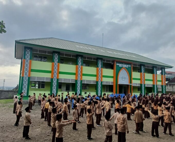 Harmoni Raga dan Jiwa: Sivitas Akademika MIN 3 Bantul Semarakkan Gerakan Jum'at Sehat