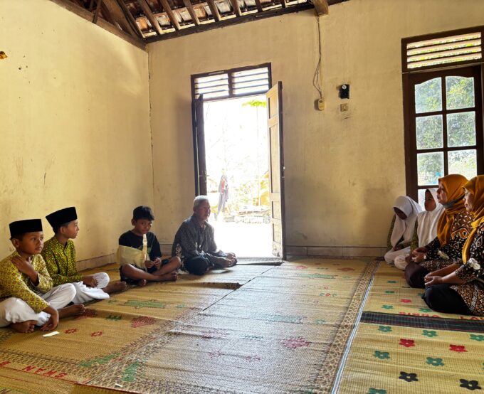 Wujud Kepedulian Madrasah, Guru dan Perwakilan Siswa Jenguk Bintang yang Alami Cedera