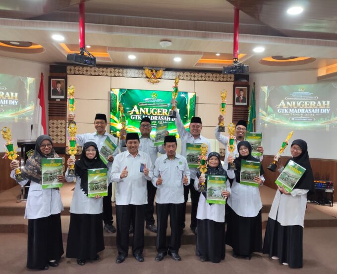 Penguatan Mutu dan Dedikasi Pendidik: MIN 3 Bantul Raih Dua Penghargaan Bergengsi pada Ajang Anugerah GTK Kemenag DIY