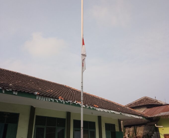 Peringati Peristiwa G30S/PKI, MIN 3 Bantul Kibarkan Bendera Setengah Tiang