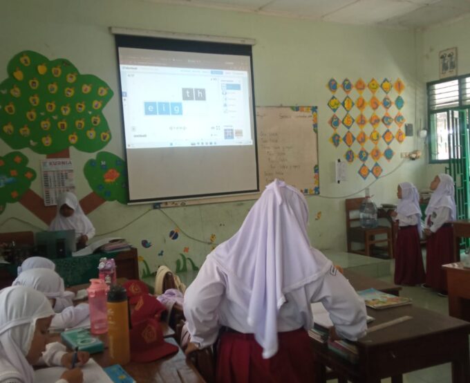 Seru dan Interaktif, Kelas Talenta 1A MIN 3 Bantul Belajar Angka Bahasa Inggris Lewat Metode Permainan