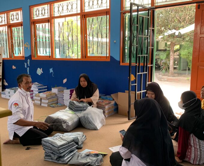 Dukung Pemerataan Akses Pendidikan, Pemkab Bantul Salurkan Bantuan Kain Seragam bagi 56 Siswa Kelas 1 MIN 3 Bantul