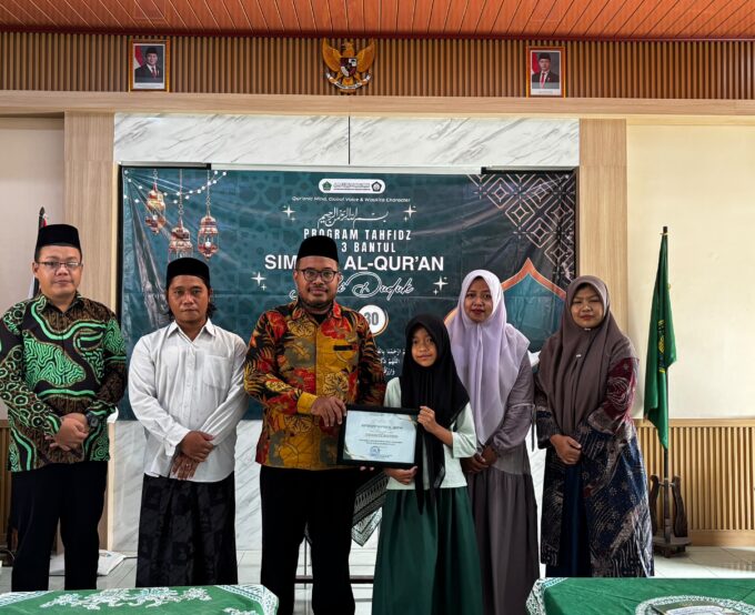 Gema Qur’ani Mengalun Syahdu: Ubaidatu Rofiqoh Siswi 4A MIN 3 Bantul Tuntaskan Ujian Sima’an Juz 30 Sekali Duduk