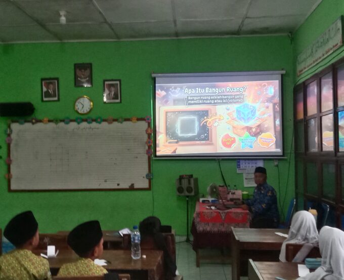 Inovasi Pembelajaran Matematika: Kelas 2A MIN 3 Bantul Optimalkan Media Digital untuk Konkretkan Konsep Bangun Ruang