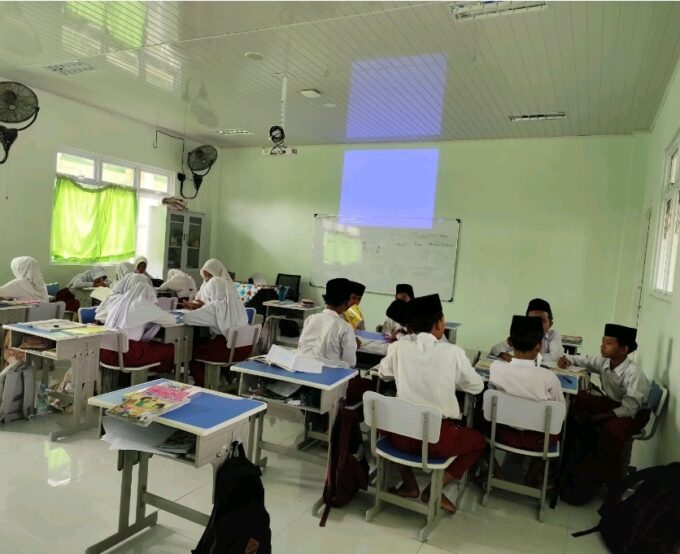 Integrasikan Pendidikan Karakter dalam Matematika: Siswa Kelas VI A MIN 3 Bantul Bedah Rasio Aktivitas Harian