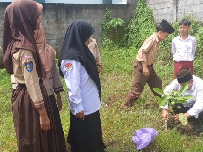 Menyemai lingkungan, Memanen Masa Depan: Harmoni Madrasah Hijau dan Gizi Berkelanjutan di MIN 3 Bantul