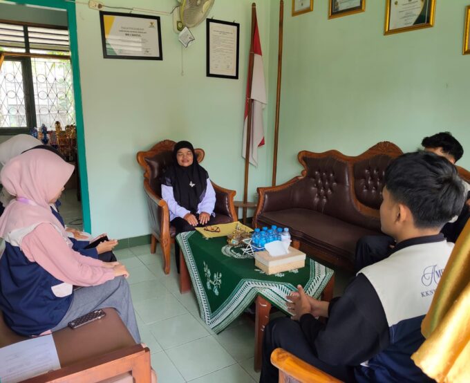 Asah Kreativitas dan Peduli Lingkungan, Mahasiswa PGSD UNY Hadirkan Program Pemanfaatan Barang Bekas di MIN 3 Bantul